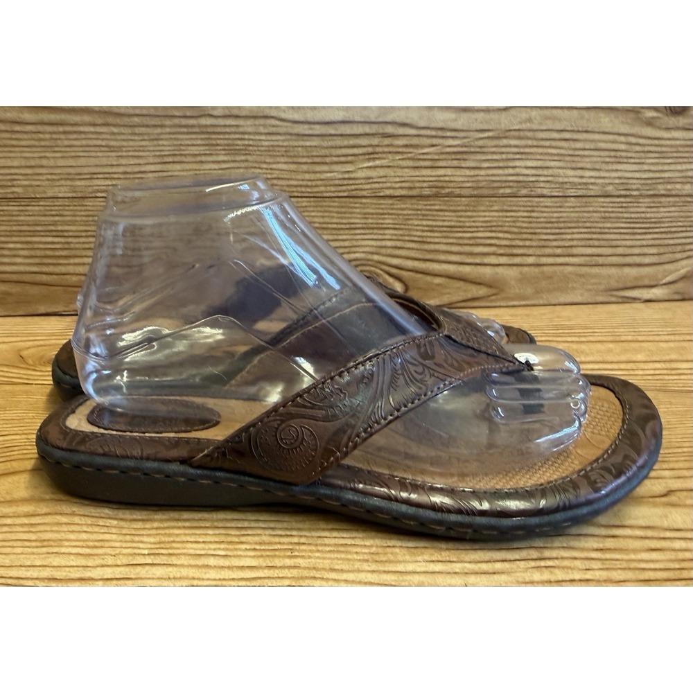 b.o.c. Born Concept Brown Floral Embossed Thong Sandals Women's Sz 8 - Picture 4 of 9